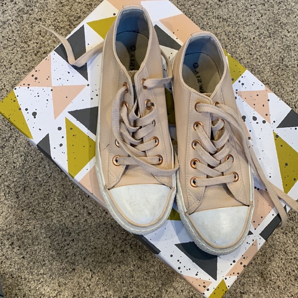 Rose gold air walk shoes. Size 6.5 - Picture 2 of 4
